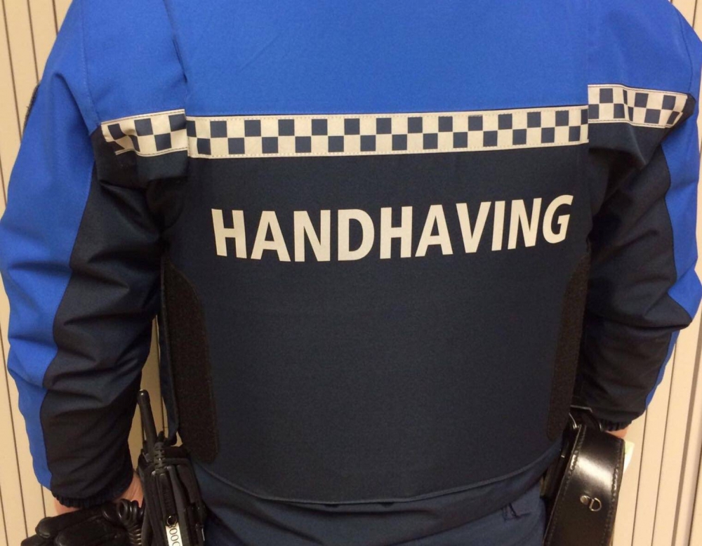 Politie en handhaving opnieuw in actie in Schiedam Noord