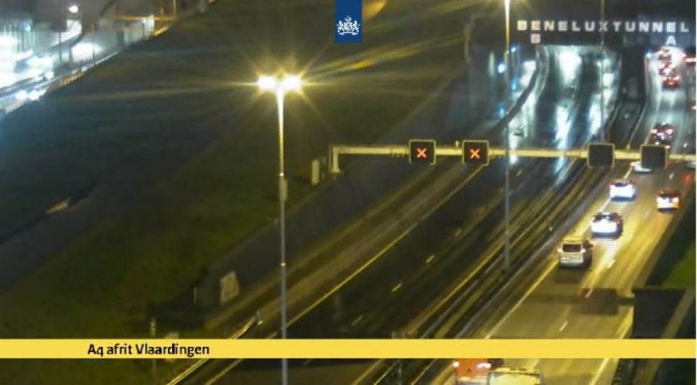 Kapotgereden matrixbord zorgt voor files Beneluxtunnel