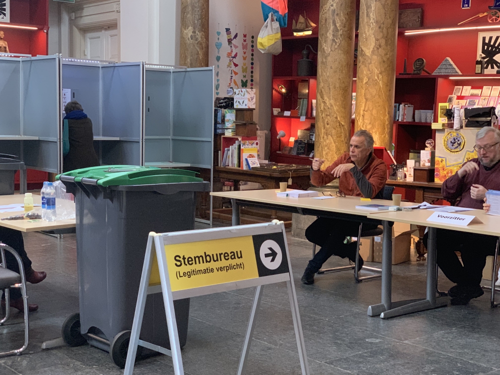 Schiedam zet tenten, XL-stembureau&#039;s en een drive thru stembureau in tijdens de verkiezingen in maart