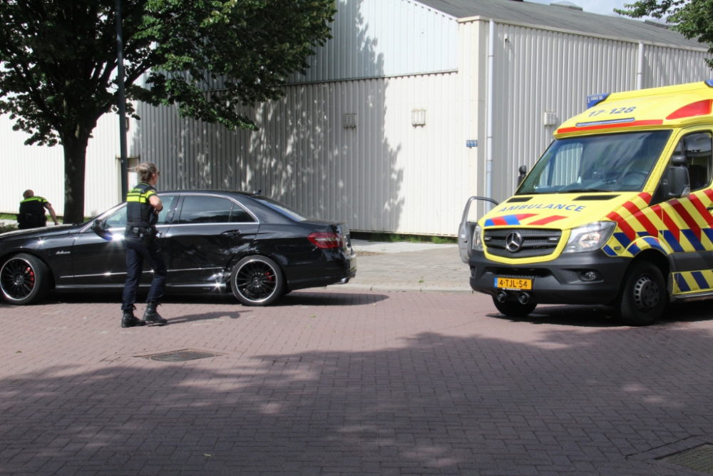 Flinke schade na aanrijding tussen twee auto&#039;s