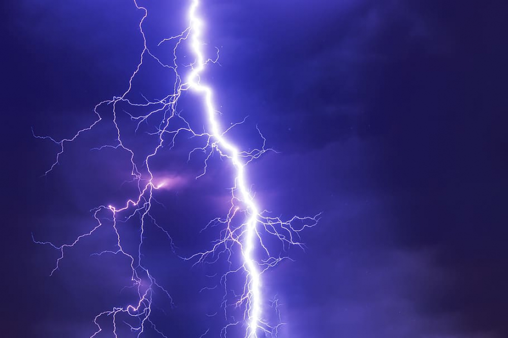 Code geel voor onweer met hagel, windstoten en veel neerslag in korte tijd