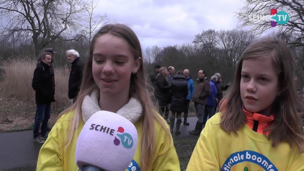 Voor de eerste keer een boom planten; &#039;Ik ben heel erg nerveus!&#039;