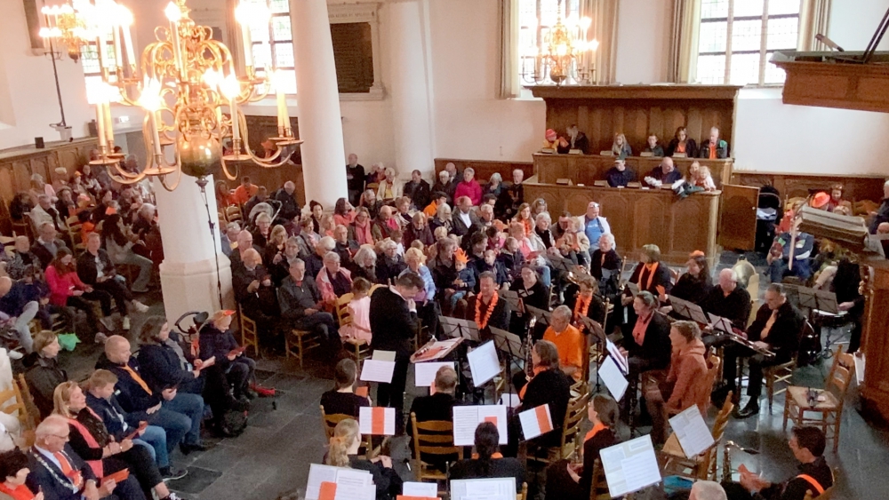 Traditie in ere hersteld: aubade in Kethel goed bezocht