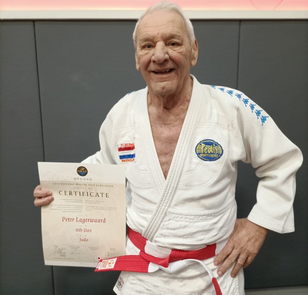 Peter Lagerwaard ontvangt meestertitel: de zesde dan judo