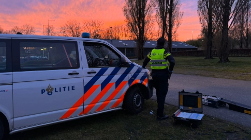 Controle Vlaardingen: opgevoerde tweewielers, drugs en messen van de straat