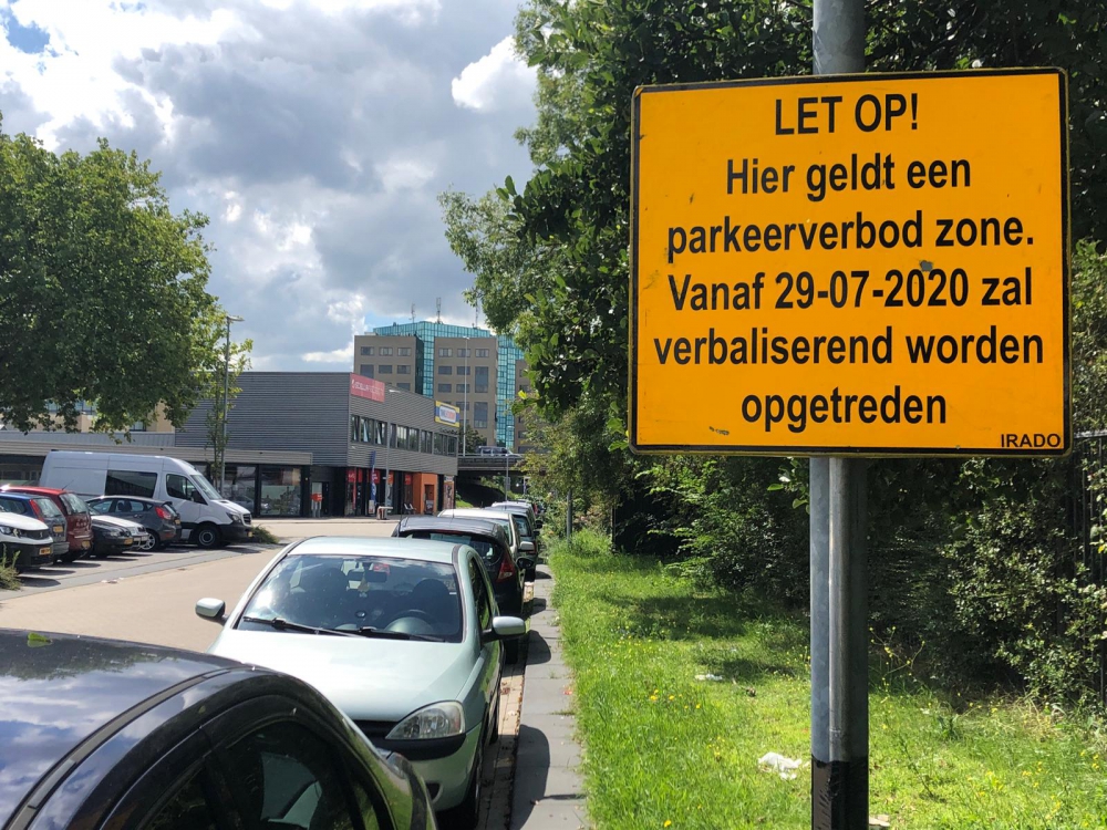 Parkeerverbod Overschieseweg gaat nu echt gehandhaafd worden