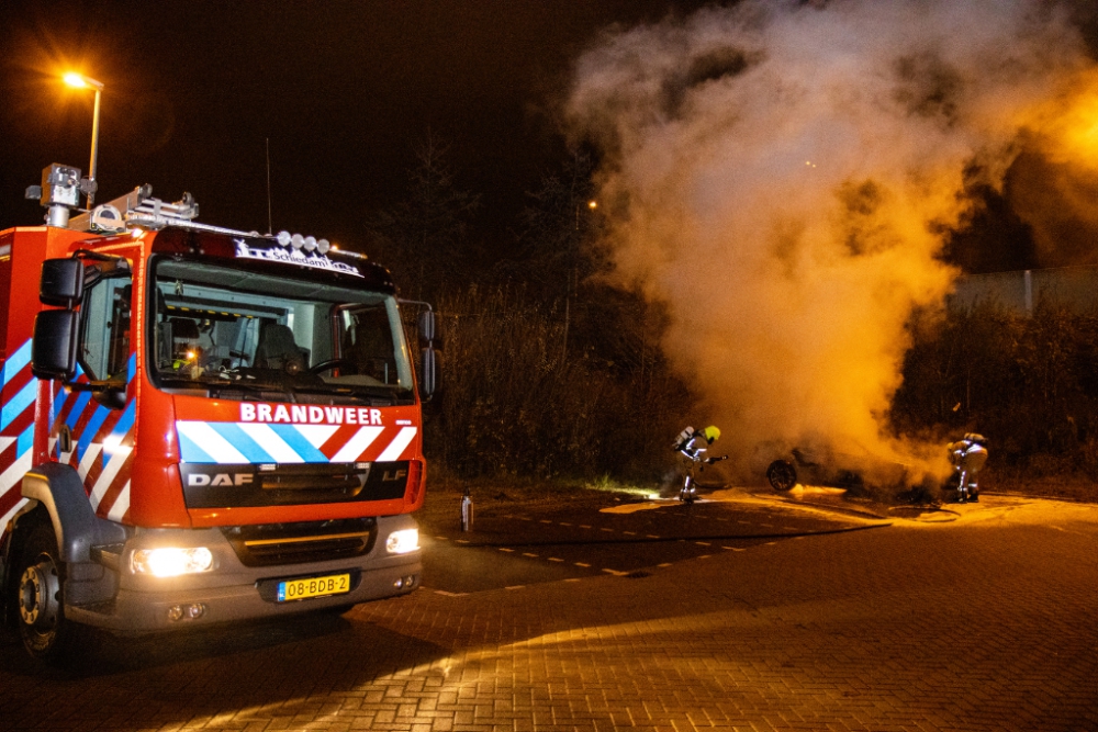 Auto volledig uitgebrand op de Sporthalstraat