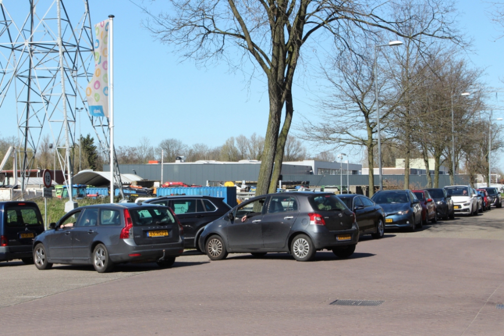 Lange wachttijden bij de milieustraat