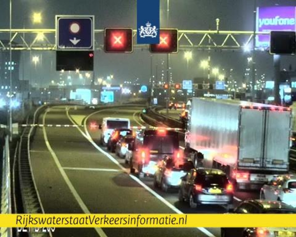 Buis van Beneluxtunnel afgesloten na ongeval