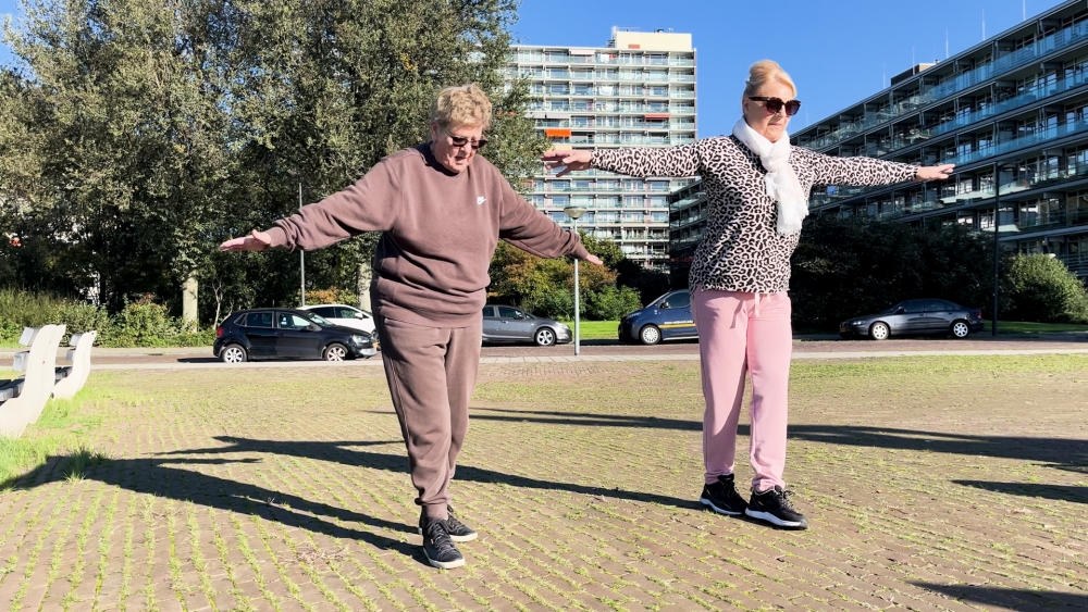 Ouderen sporten tegen eenzaamheid: ‘Ik ben nu mijn lenigheid aan het trainen’