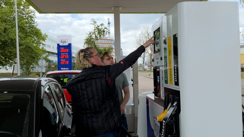 Dieselprijs knalt omhoog: op sommige plekken in Schiedam zelfs duurder dan benzine