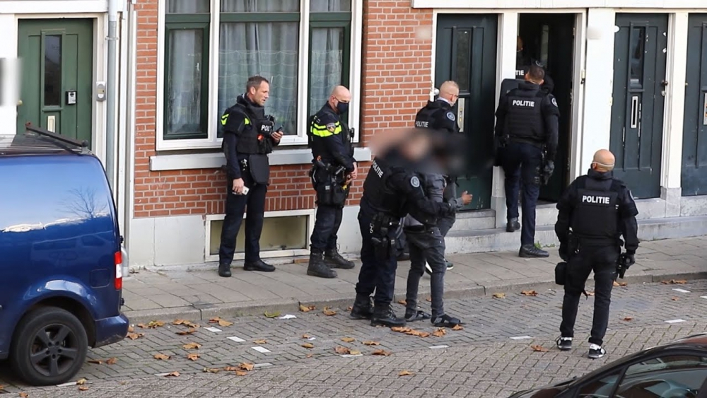 Inval in woning Rotterdamsedijk na vuurwapenmelding