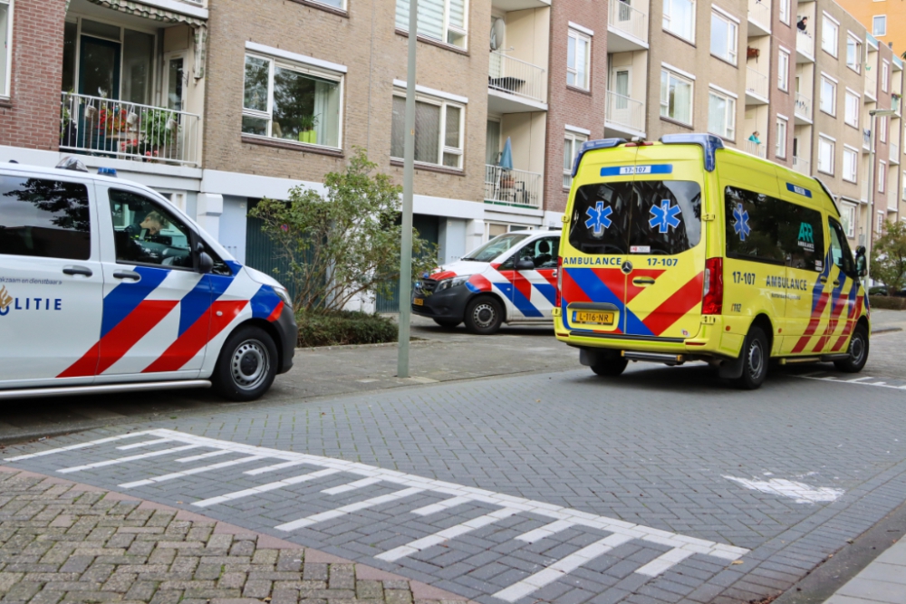 Politie doorzoekt Schiedamse woning na steekpartij in Vlaardingen