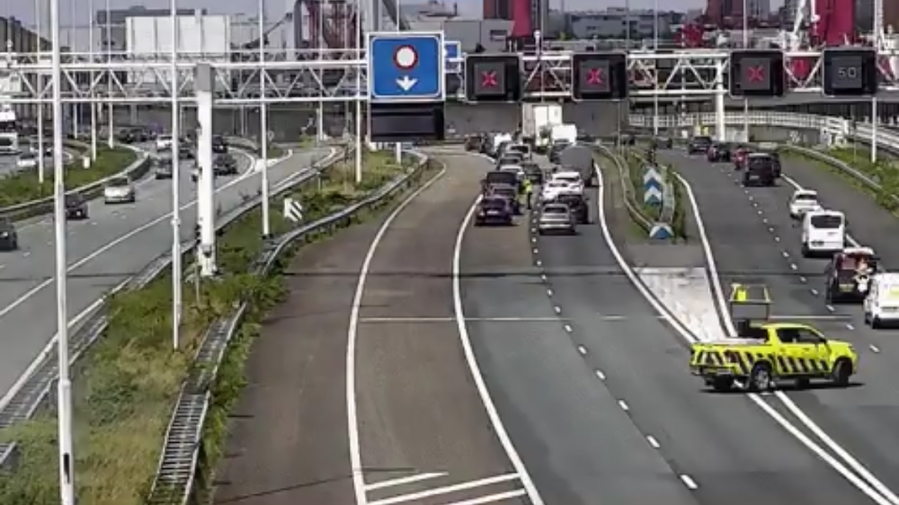 Ongeval met meerdere auto&#039;s in Beneluxtunnel: buis urenlang dicht