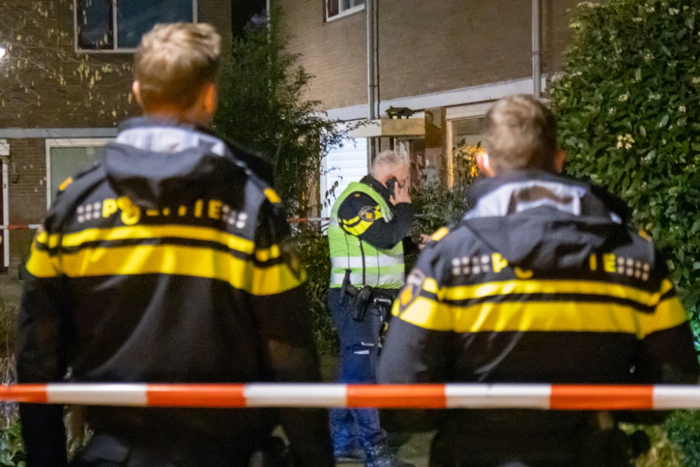 Explosie bij voordeur woning ouder echtpaar