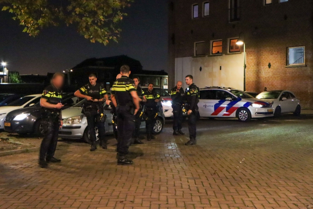 Team Parate Eenheid van de politie ingezet na melding vuurwapen