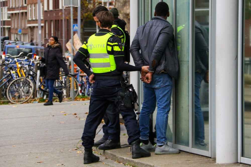 Politie vindt vuurwapen bij preventief fouilleren op metrostation Marconiplein