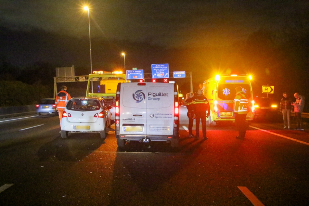 Drie auto&#039;s botsen op de A20