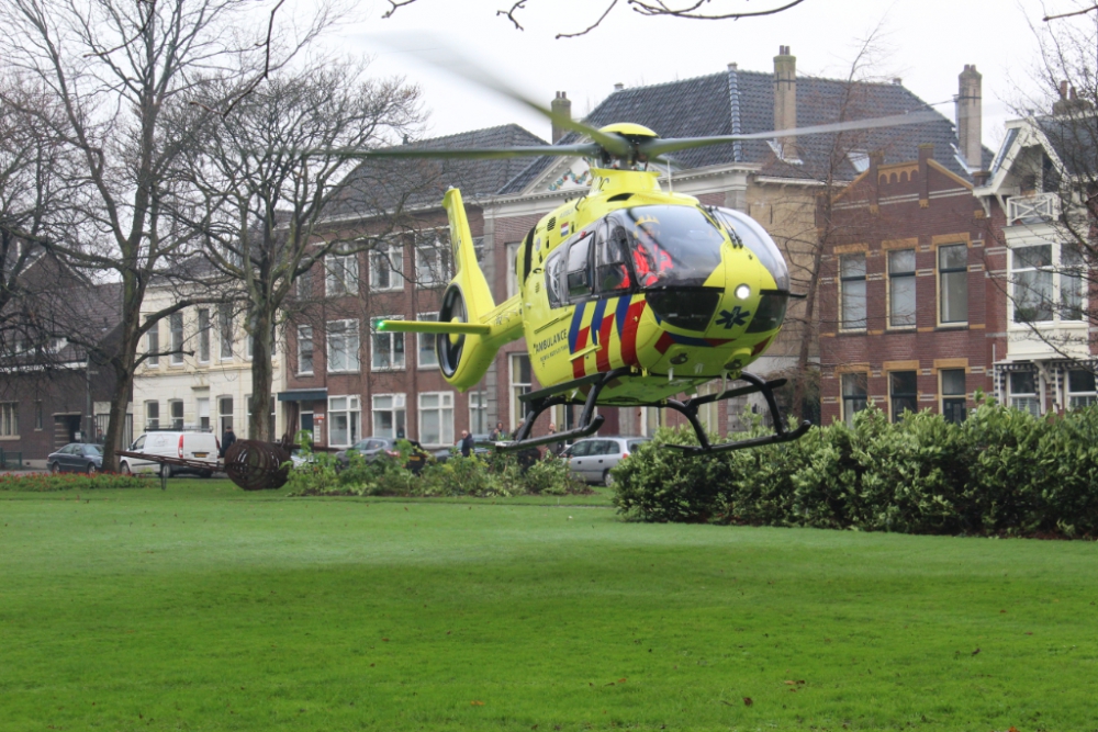 Traumahelikopter landt in de Plantage