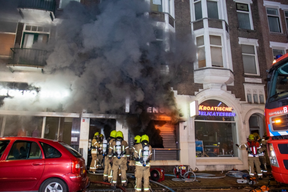 Zeker vijftig mensen geëvacueerd na brand in Rotterdam-West