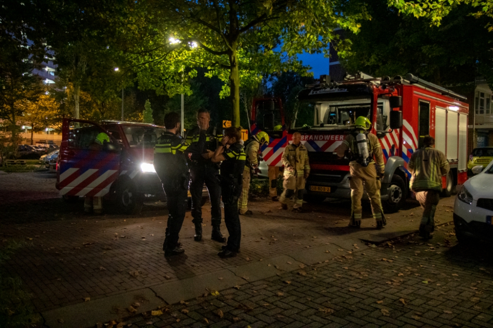 Spuitende stof legt ontruiming stil; hennepkwekerij aangetroffen in woning aan het Bart Verhallenplein