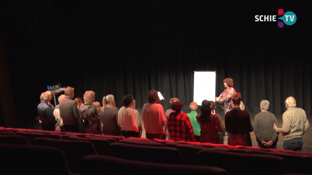 Vrolijke gezichten van ouderen uit de hele regio op de Feel Good Day in Schiedam