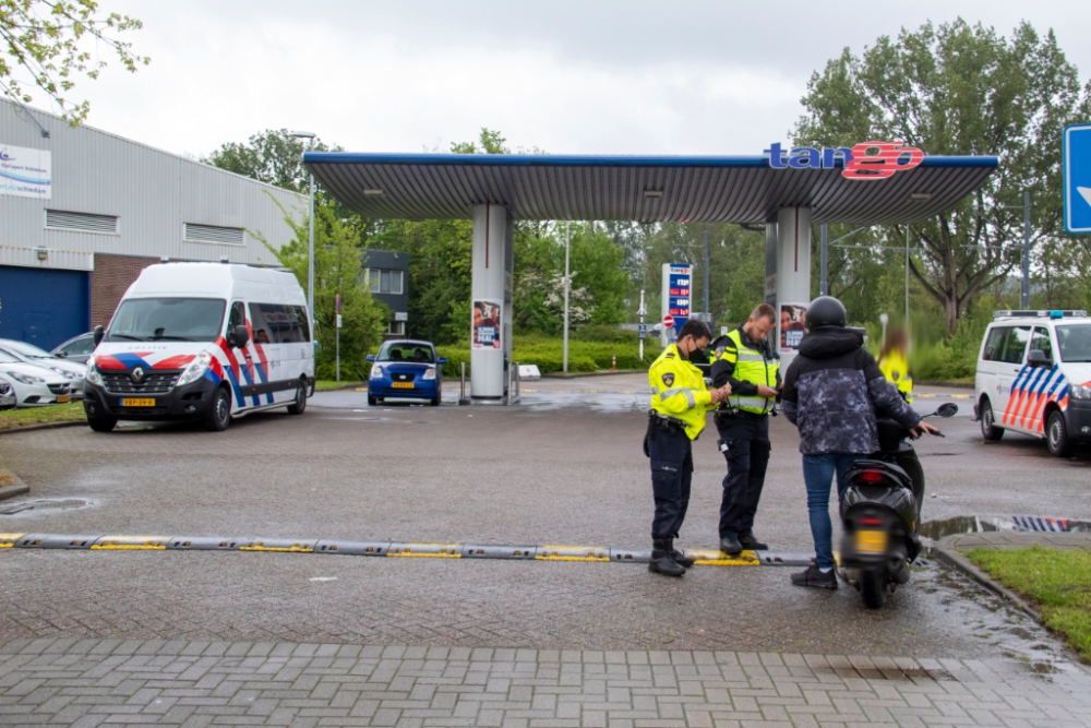 Politiecontrole rondom tankstation Nieuwe Damlaan