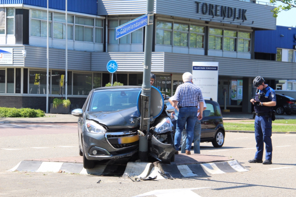 Kijk uit: overstekende lantaarnpaal