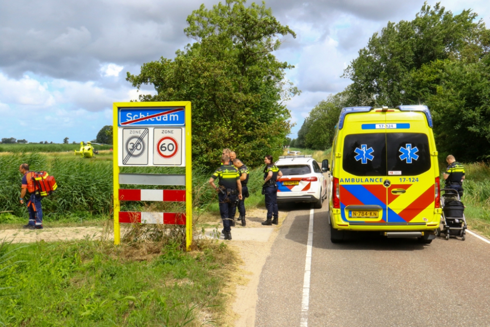 Kindje wordt in kinderwagen onwel tijdens het wandelen, hulpdiensten rukken massaal uit