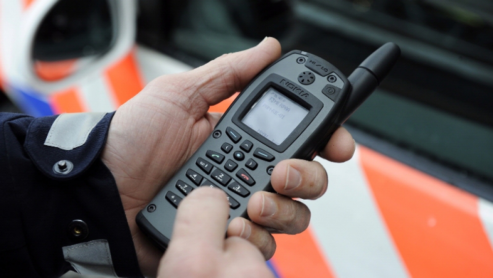 Politie grijpt in bij avondwinkel in Schiedam en straatrace Marconistraat Rotterdam