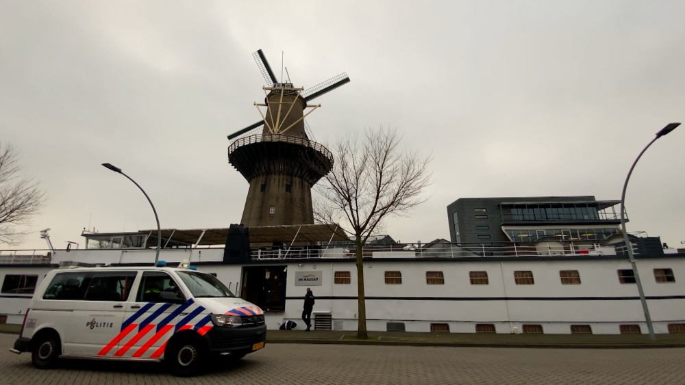 Vluchtelingen Buitenhavenweg krijgen te maken met gedragsregels én coronamaatregelen: ‘Schip wordt gezien als één huishouden’