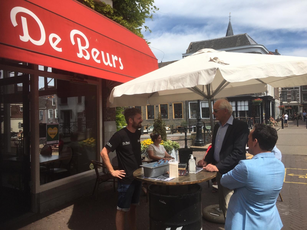 Burgemeester Lamers tevreden over start horeca