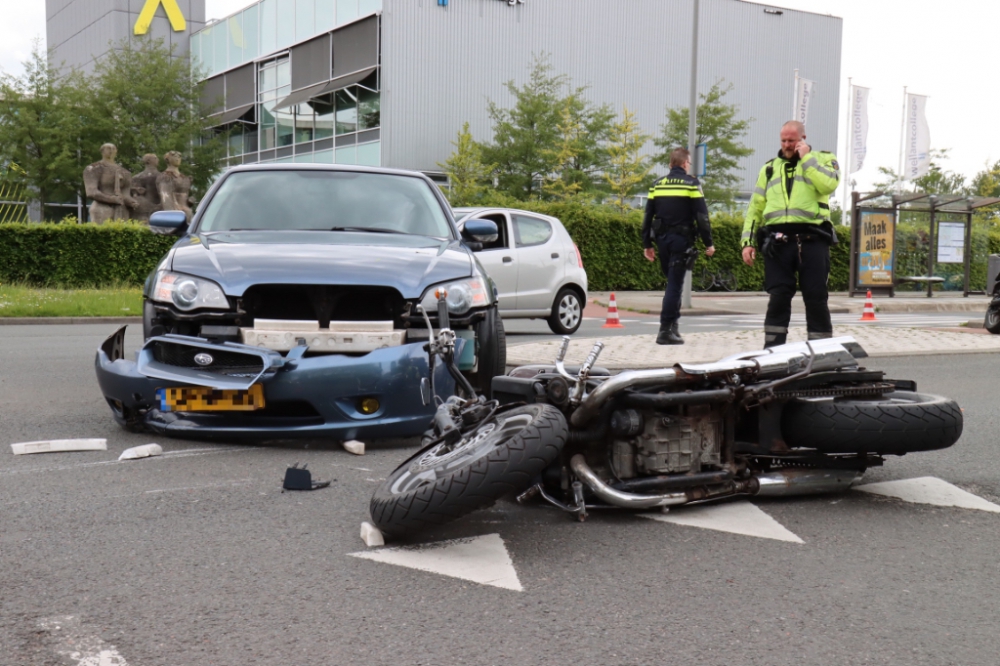 Motorrijder gewond na aanrijding op Spaanseweg