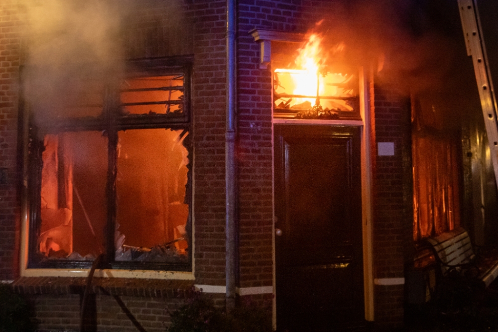 Drie gewonden door brand na explosie, Vlaardingse loodgieter mogelijk weer doelwit