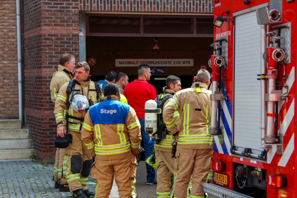 Alarm na rokende auto in parkeergarage