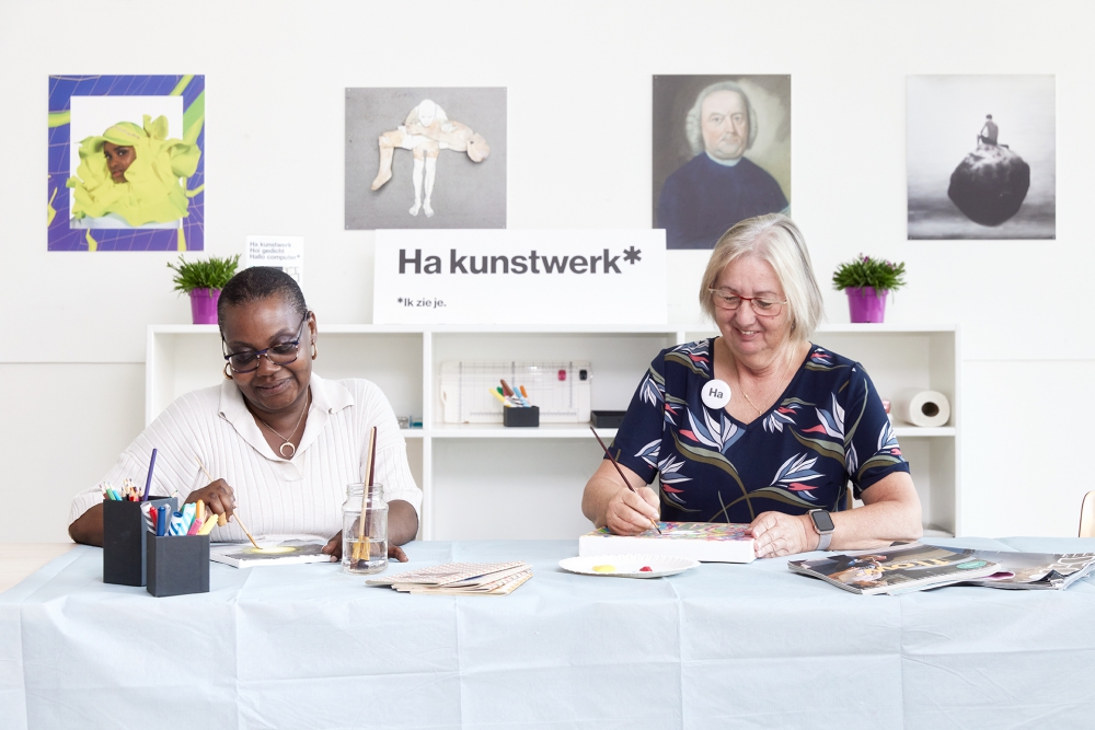 Bijeenkomsten in De Kansenfabriek voor Schiedammers die moeite hebben met lezen en schrijven