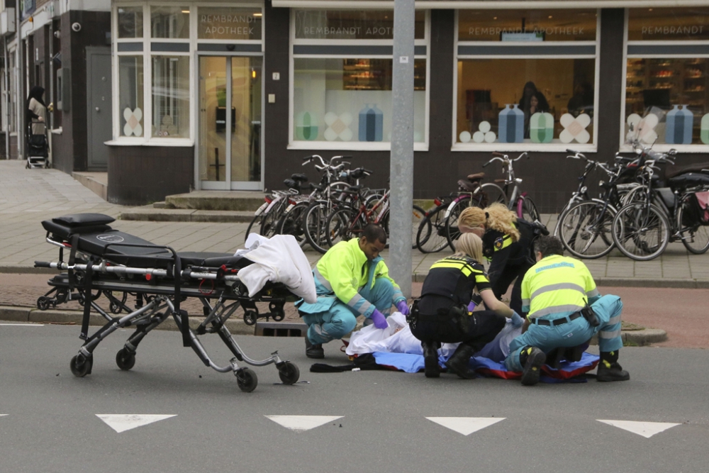 Vrouw aangereden op zebrapad