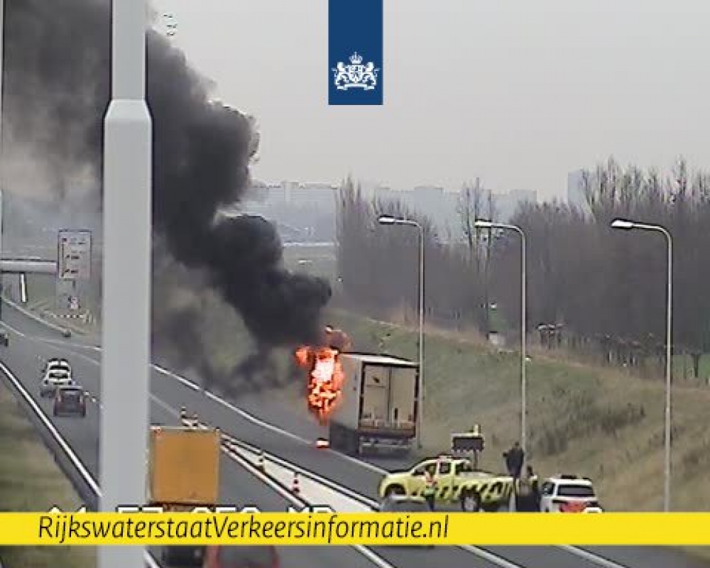 Brandende vrachtwagen zorgt voor afsluiting A4