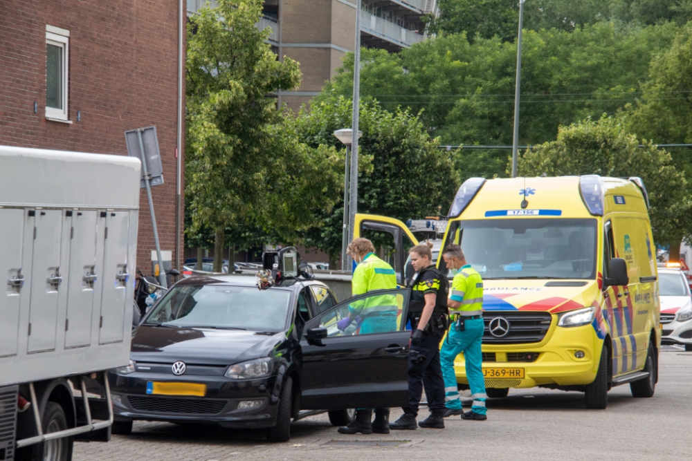 James schiet ‘per ongeluk’ zijn vriend dood in de Loeffstraat. Of was het bewust?