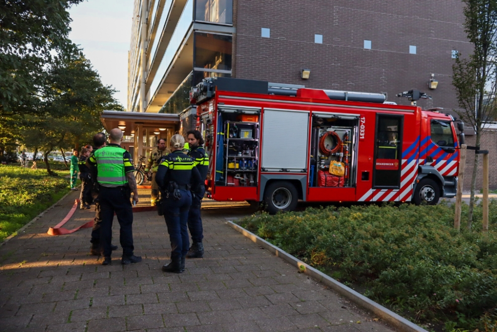 Brand in meterkast van flat snel onder controle