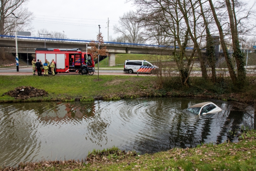 Auto van medewerkster Franciscus ziekenhuis te water