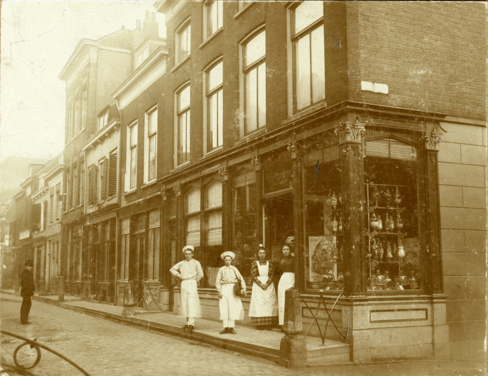 Stedelijk Museum houdt digitale Verhalentafel over winkels in Schiedam