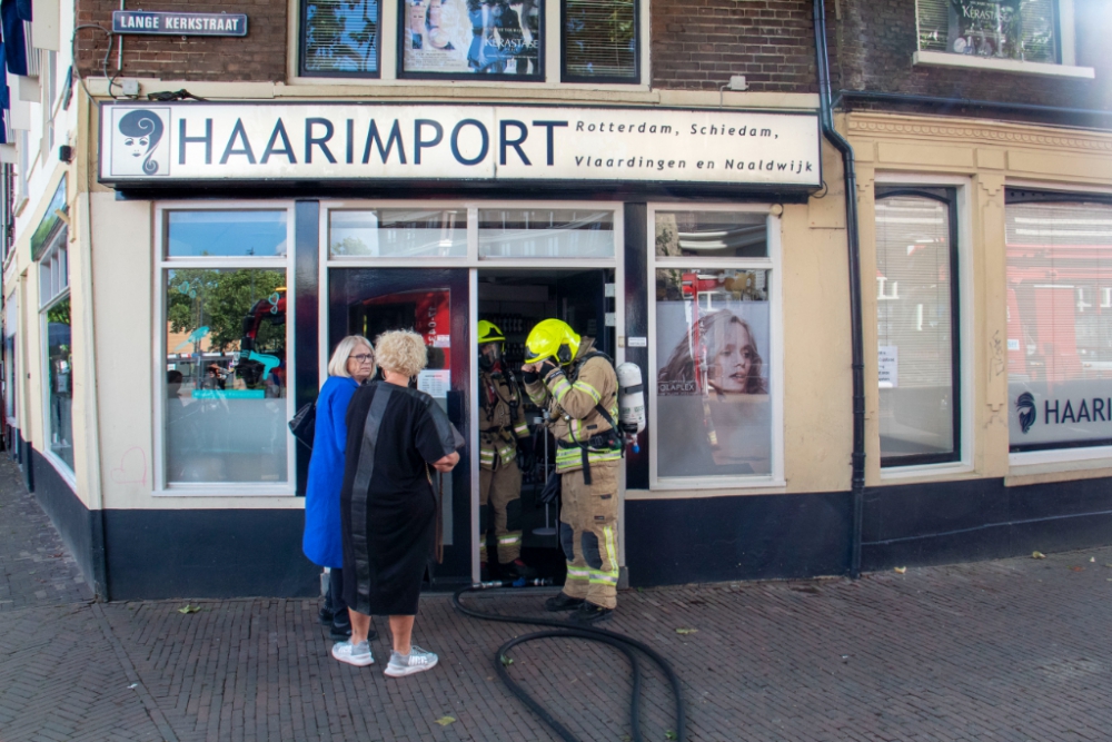 Brand in meterkast in winkel aan de Lange Kerkstraat