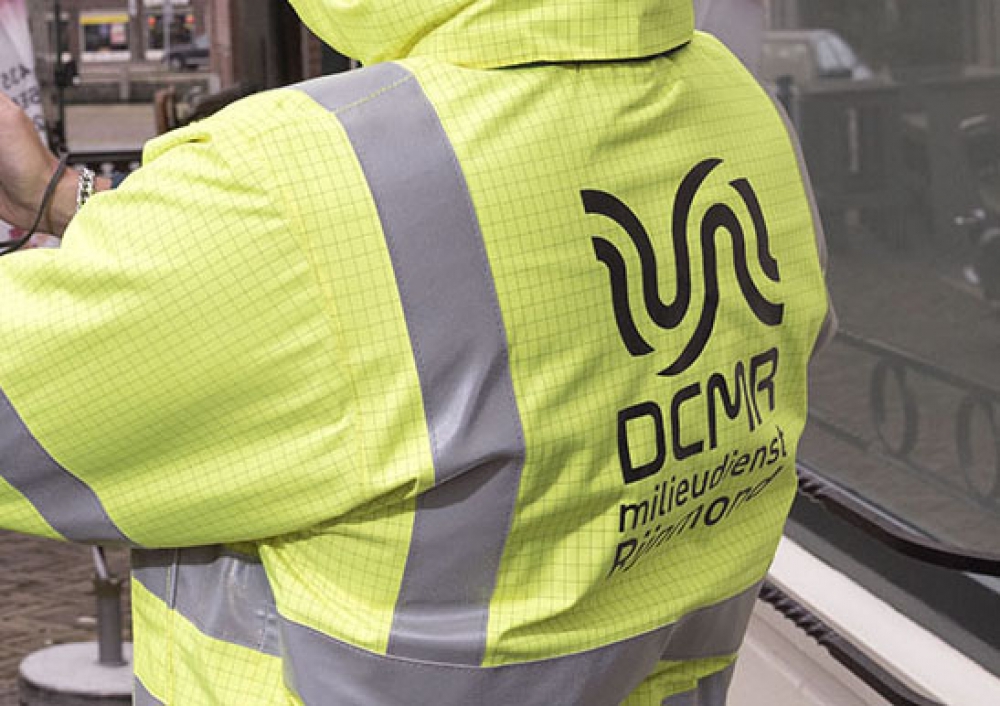 DCMR treft illegale lachgasflessenopslag aan bij bedrijvencontrole bij de buren