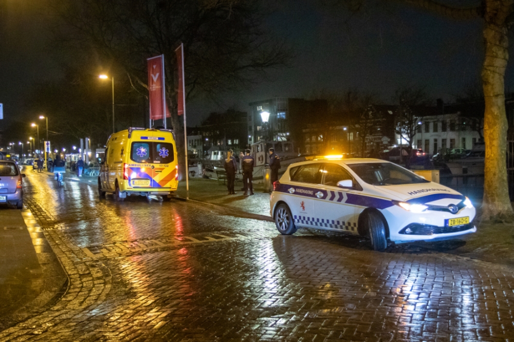 Omstanders redden drenkeling uit Oude Haven Vlaardingen