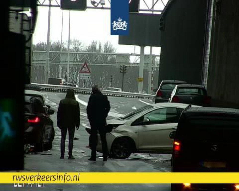 Ongeval in Beneluxtunnel: buis dicht