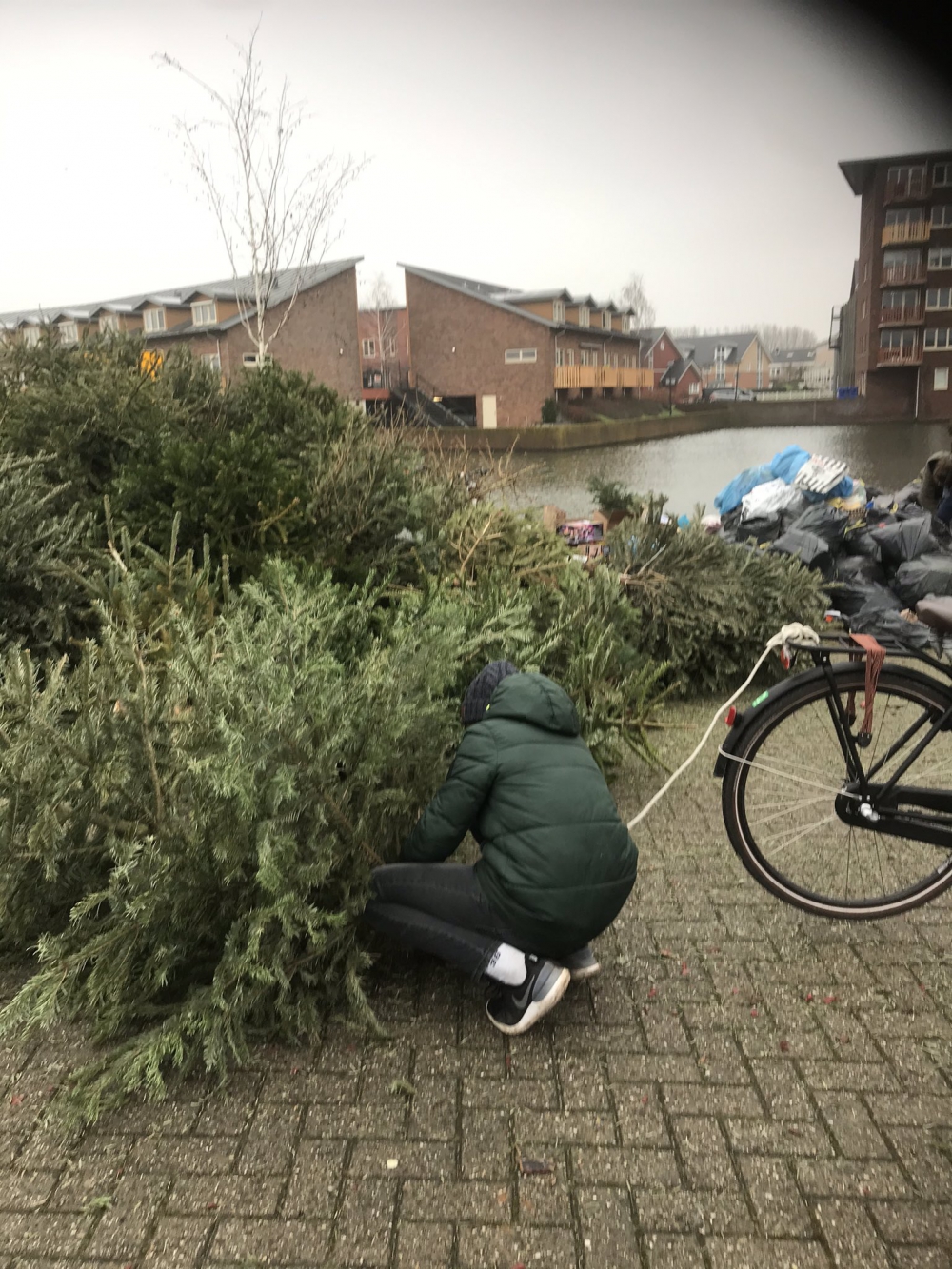 Irado tevreden over inzamelactie kerstbomen en vuurwerk