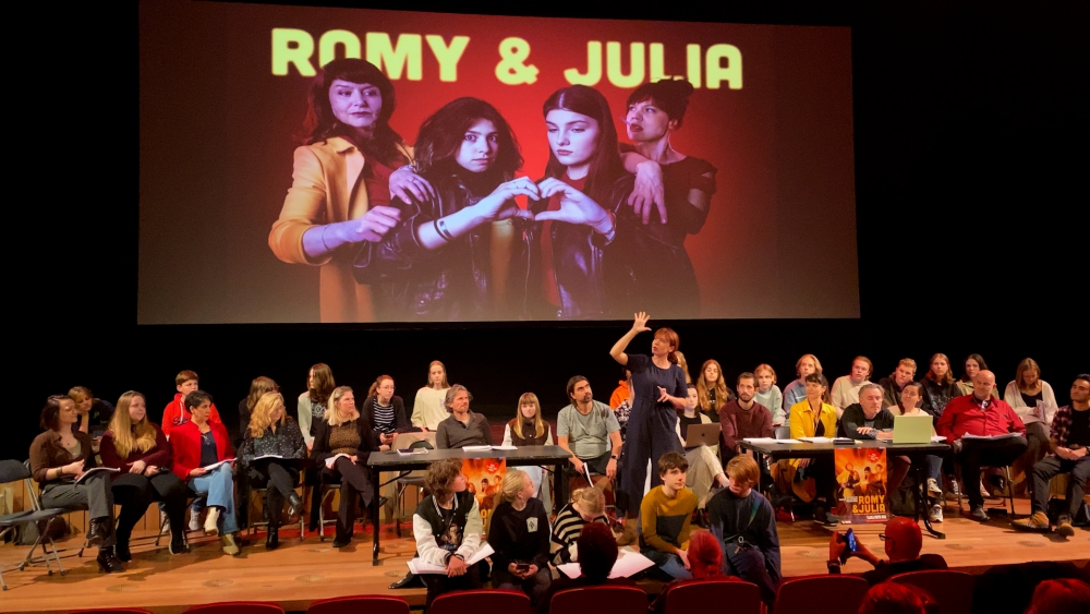 ‘Over liefde in al haar vormen’: acteurs starten met officiële lezing Romy en Julia