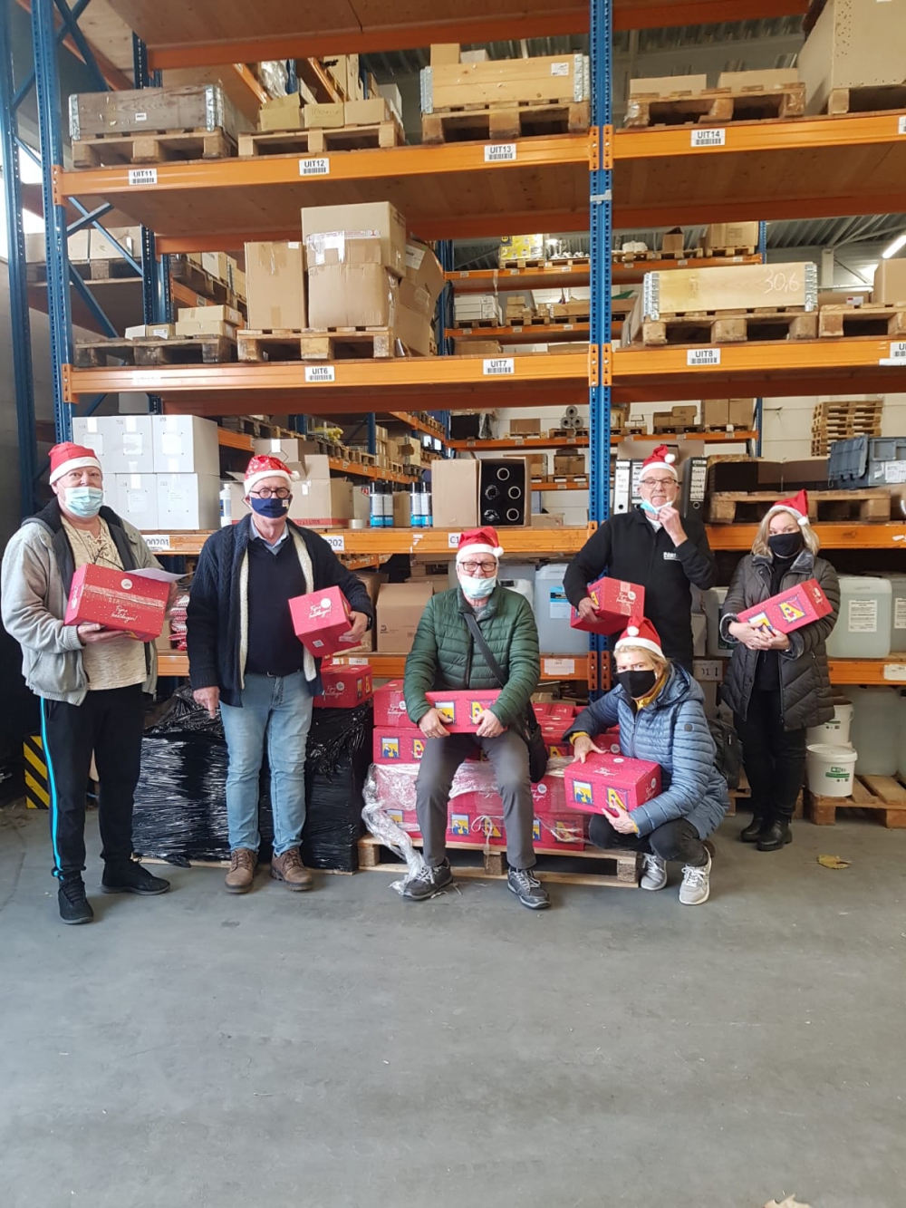 Ouderenraad van PPSC verrast ouderen met feestelijke kerstbox in Schiedam