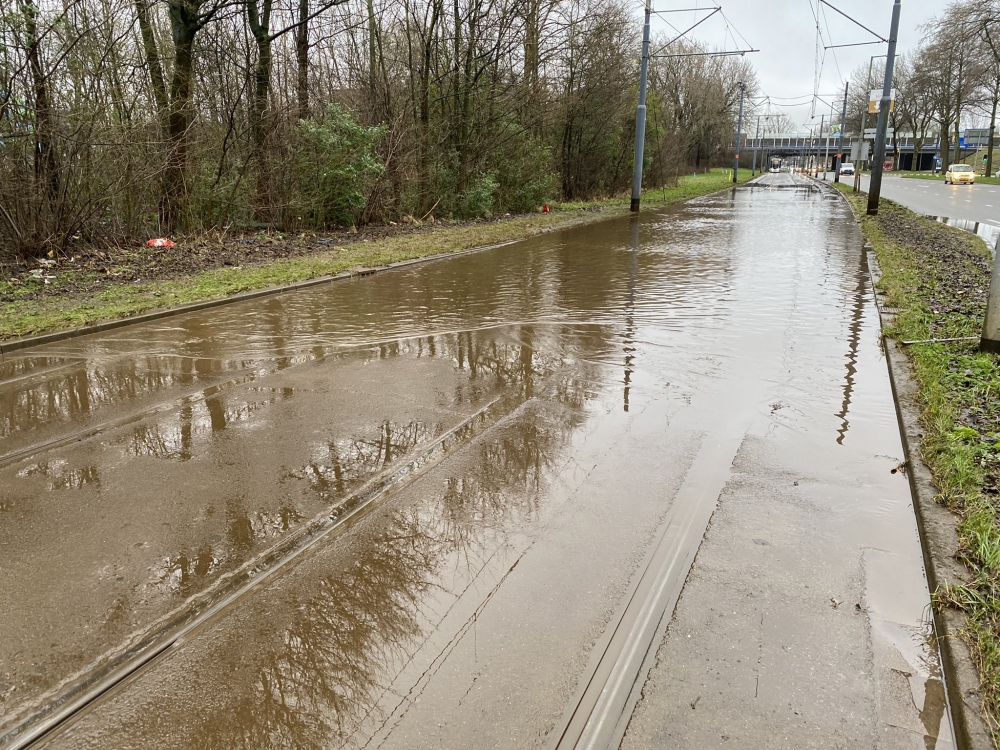 Wateroverlast op trambaan